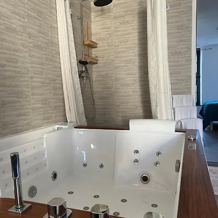 Loft Ravissant 45m2 Jacuzzi Rvb Night 2 Etablissement Ferme Definitivement Apartman *